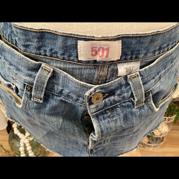 Vintage Levi’s‎ Cut-off Denim Jean Blue Shorts - Picture 2 of 6